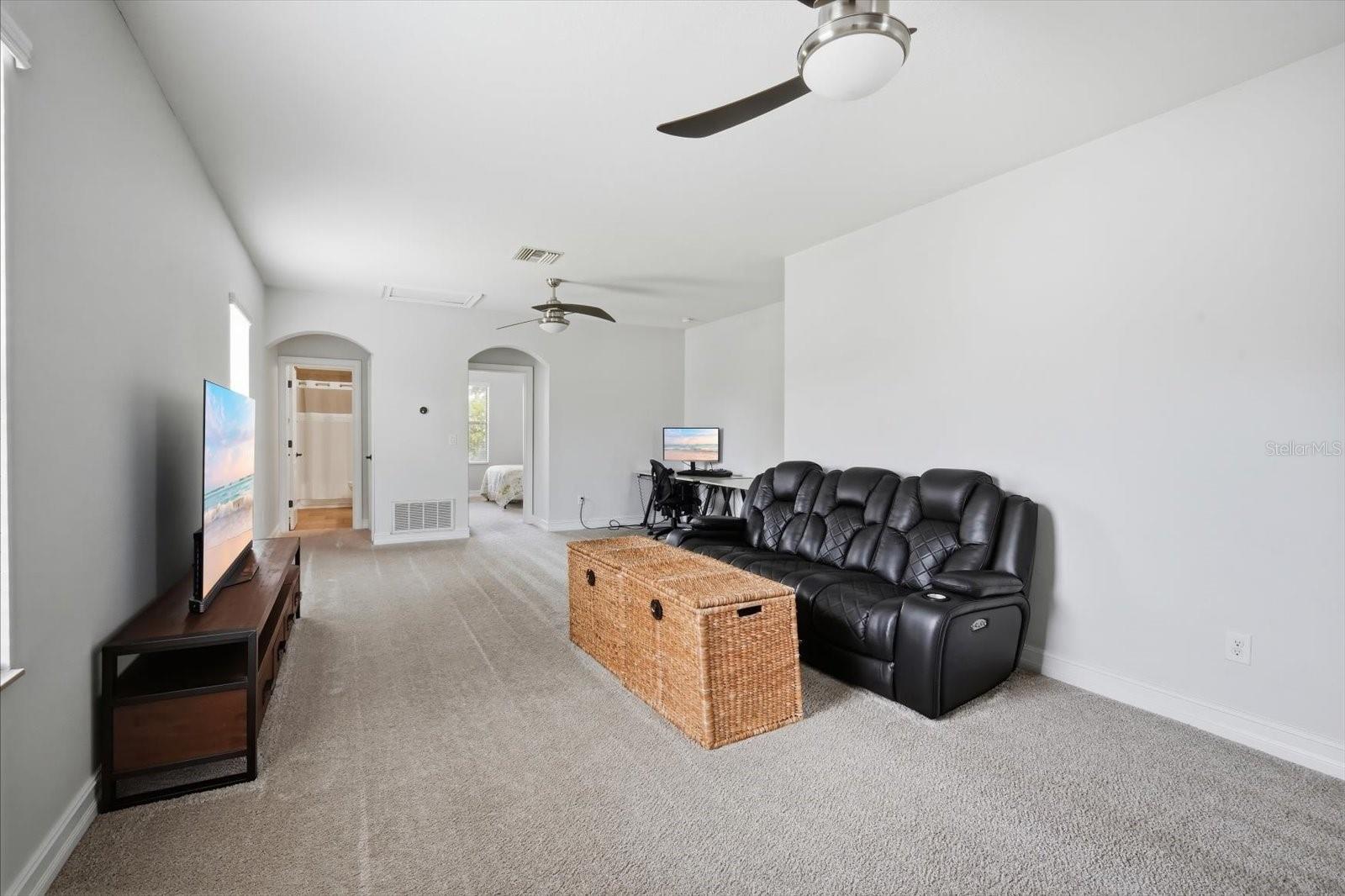 Image 33 of 50 For 15526 Starling Crossing Drive