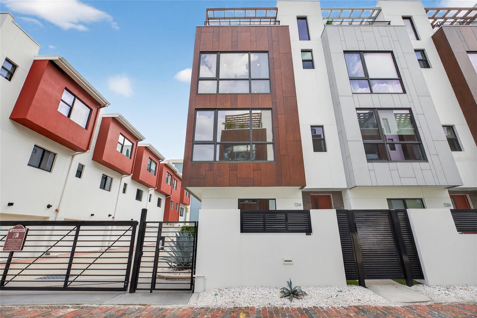 Image 15 of 84 For 134 8th Street N