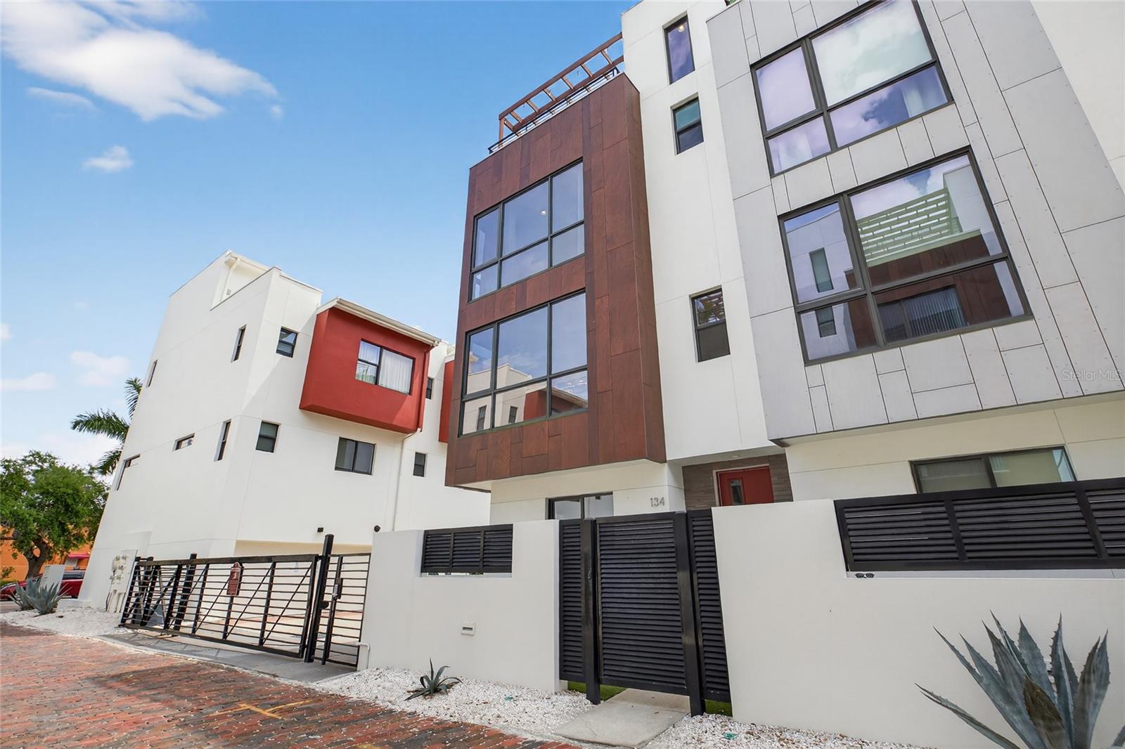 Image 16 of 84 For 134 8th Street N