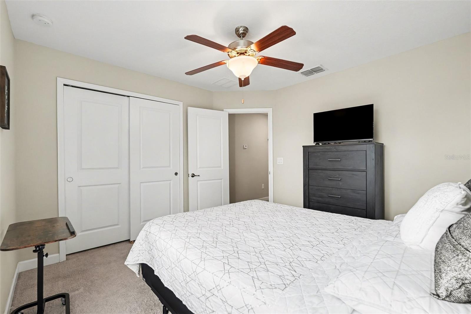 Listing photo id 9 for 1677 Ludington Avenue