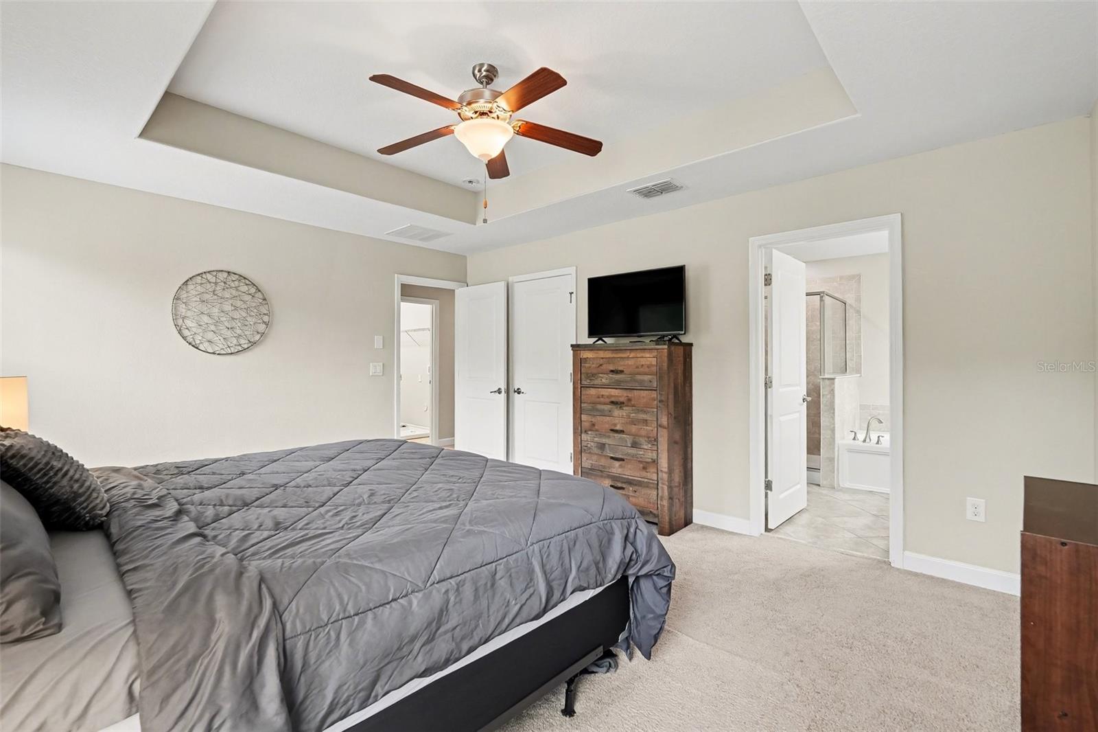 Listing photo id 11 for 1677 Ludington Avenue