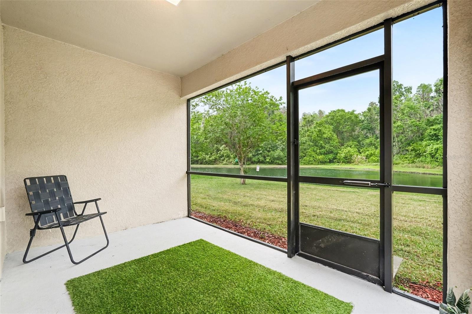 Listing photo id 14 for 1677 Ludington Avenue