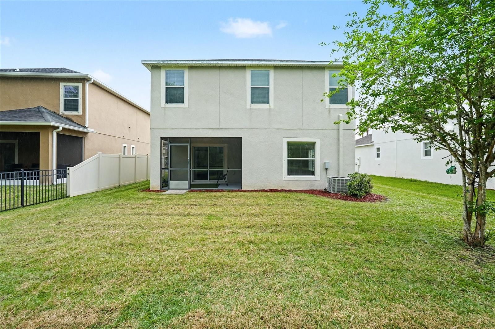 Listing photo id 17 for 1677 Ludington Avenue