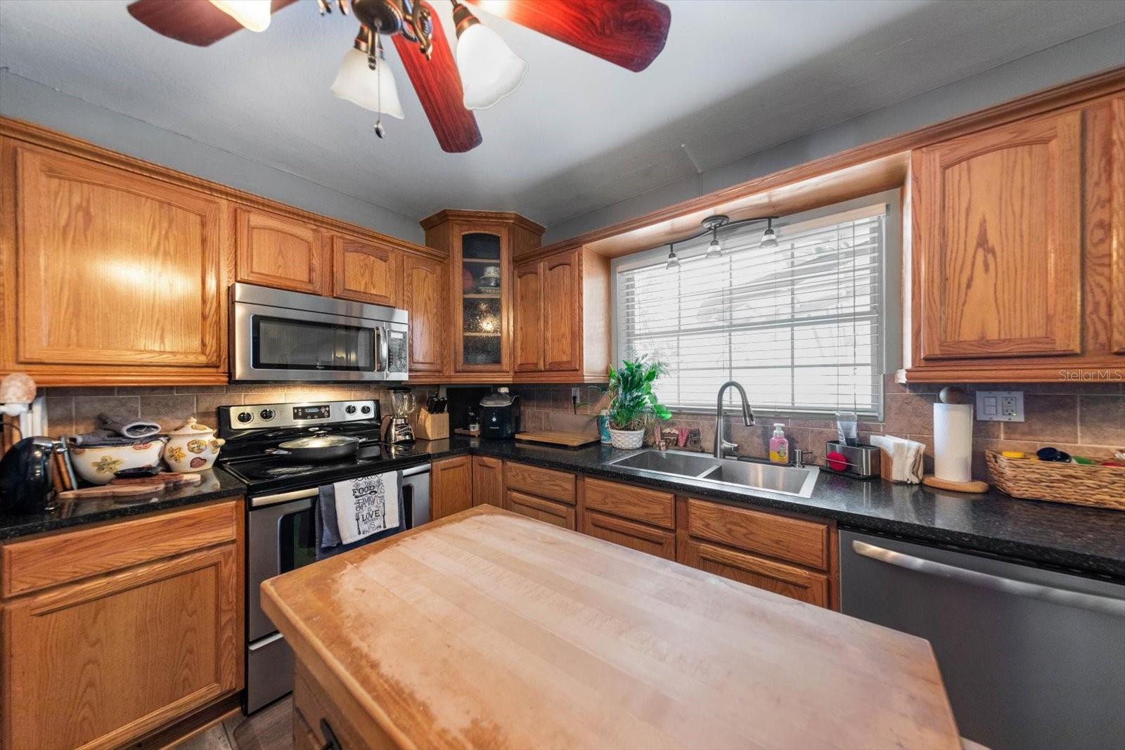 Image 11 of 23 For 5042 Lake Charles Drive N