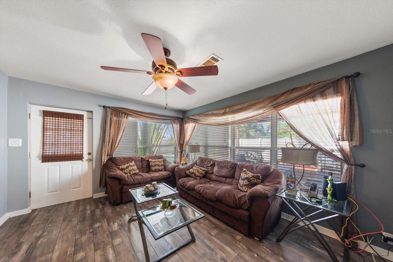 Image 13 of 23 For 5042 Lake Charles Drive N