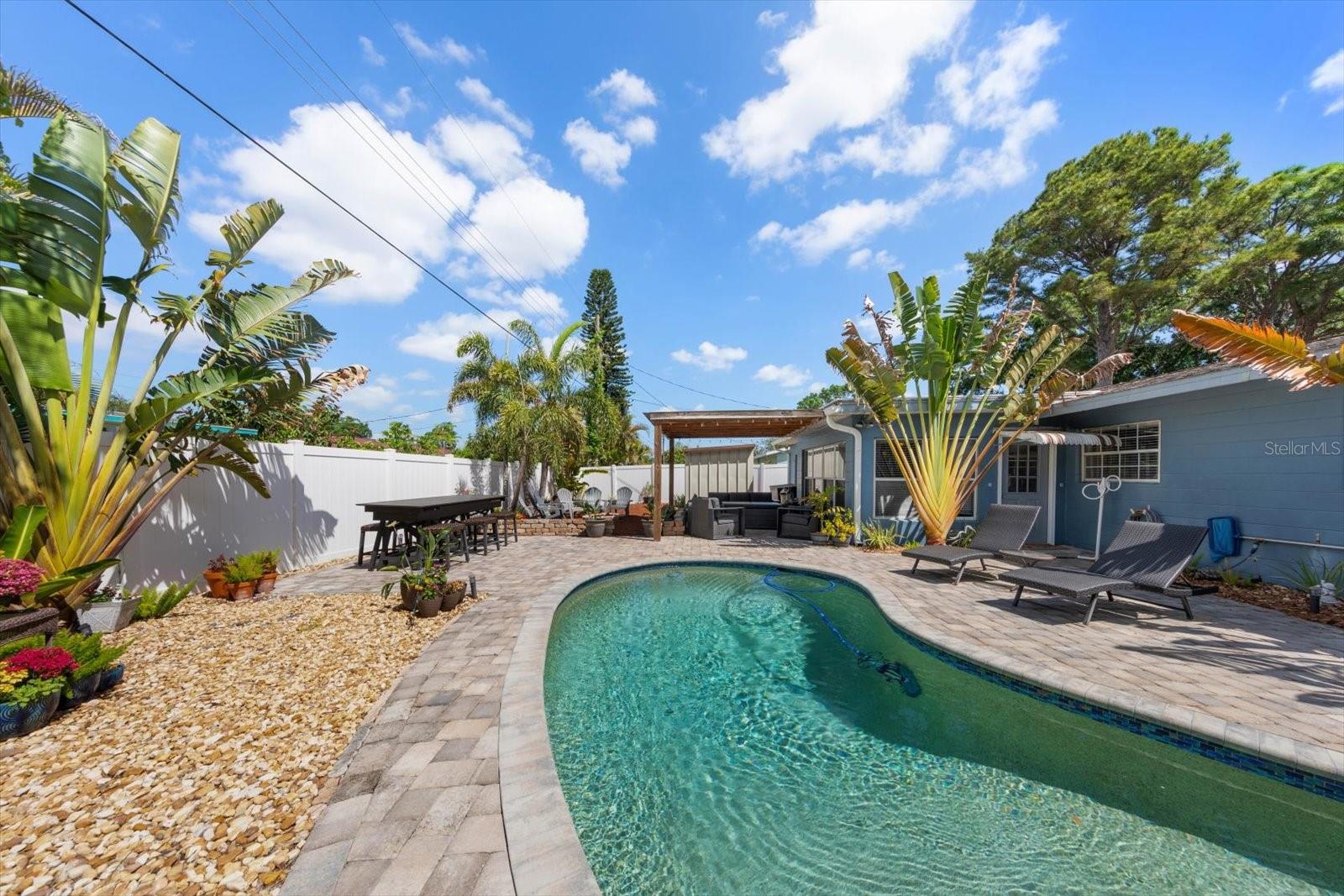 Image 19 of 23 For 5042 Lake Charles Drive N