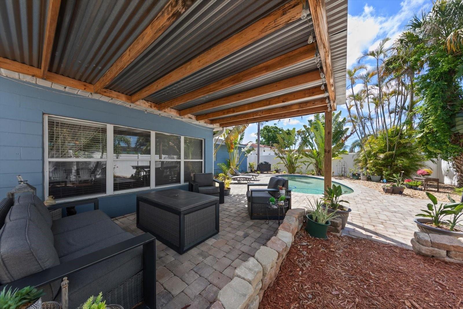 Image 21 of 23 For 5042 Lake Charles Drive N