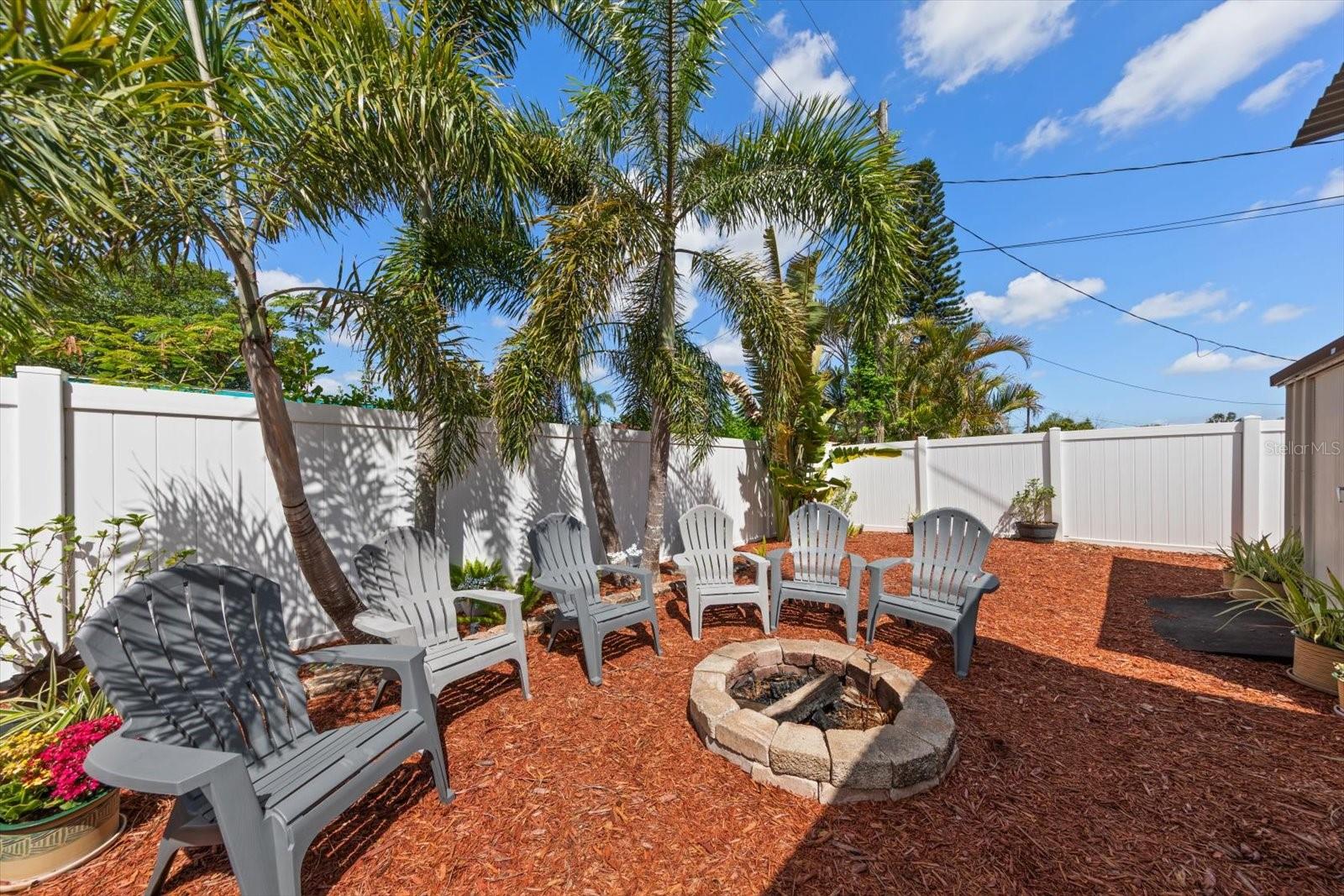 Image 22 of 23 For 5042 Lake Charles Drive N