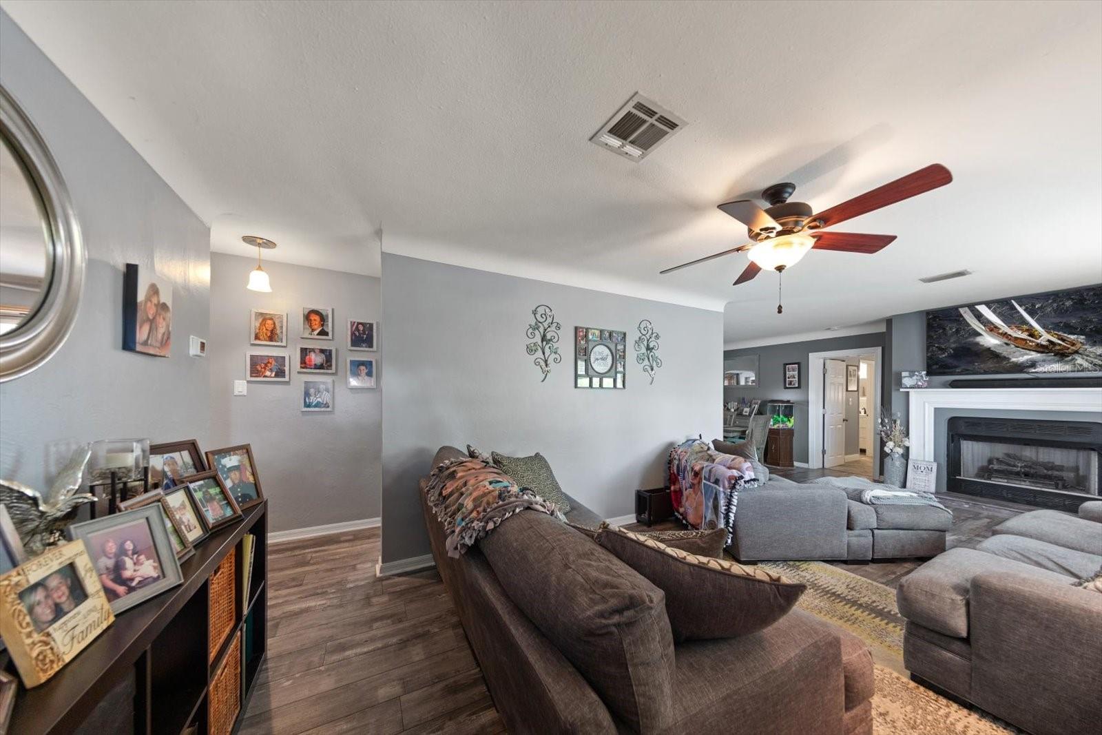 Image 7 of 23 For 5042 Lake Charles Drive N