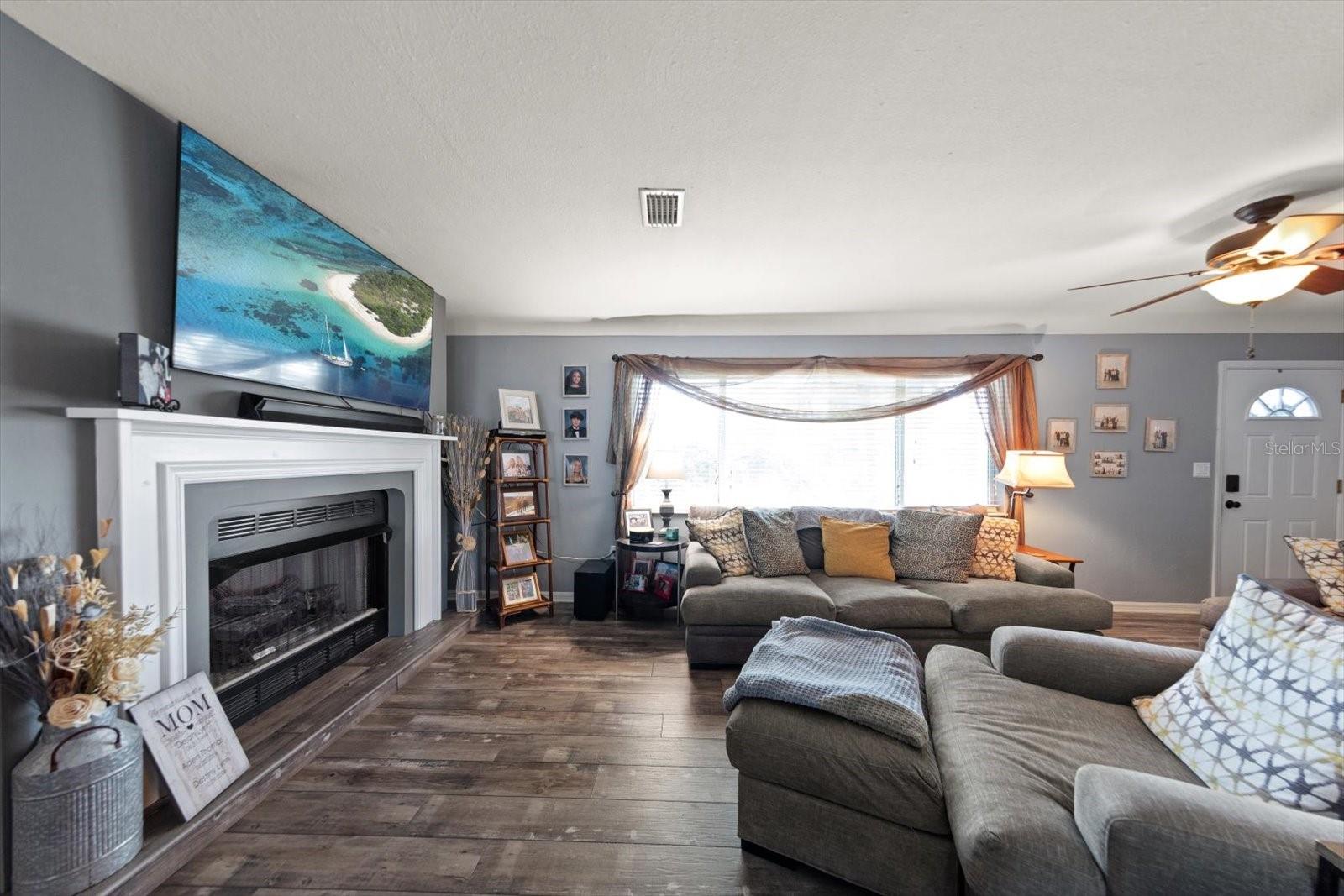 Image 8 of 23 For 5042 Lake Charles Drive N