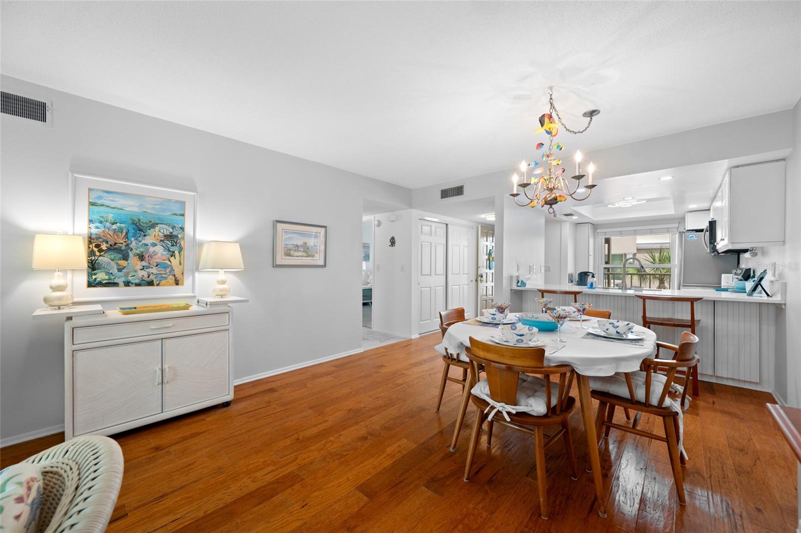 Image 13 of 65 For 121 Island Way 323