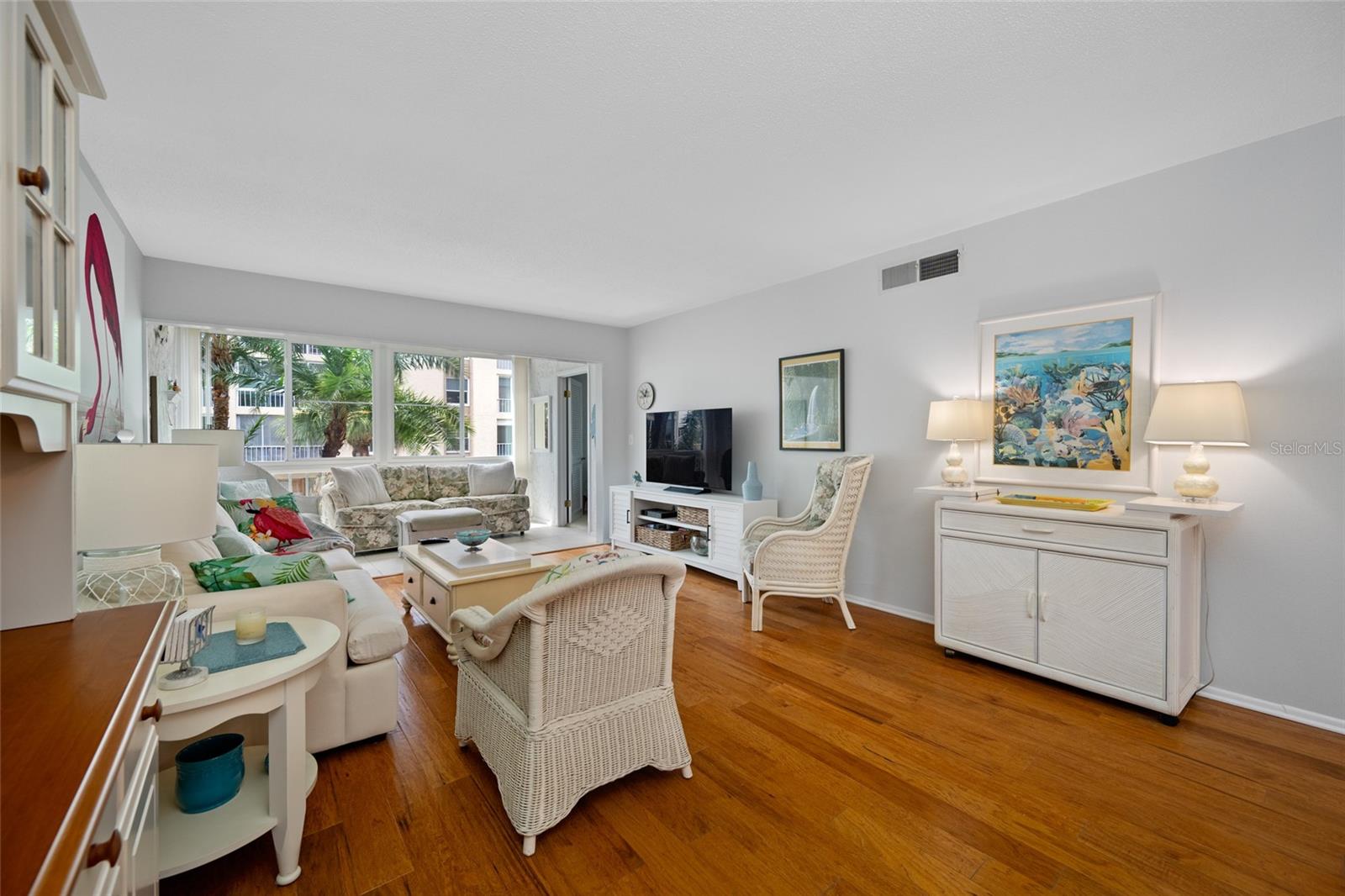 Image 17 of 65 For 121 Island Way 323