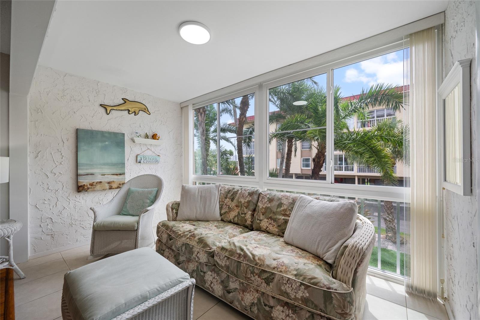 Image 20 of 65 For 121 Island Way 323