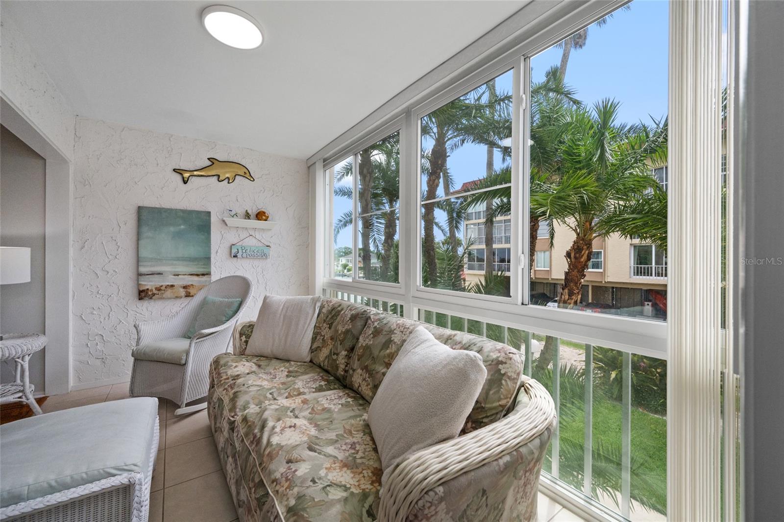 Image 21 of 65 For 121 Island Way 323