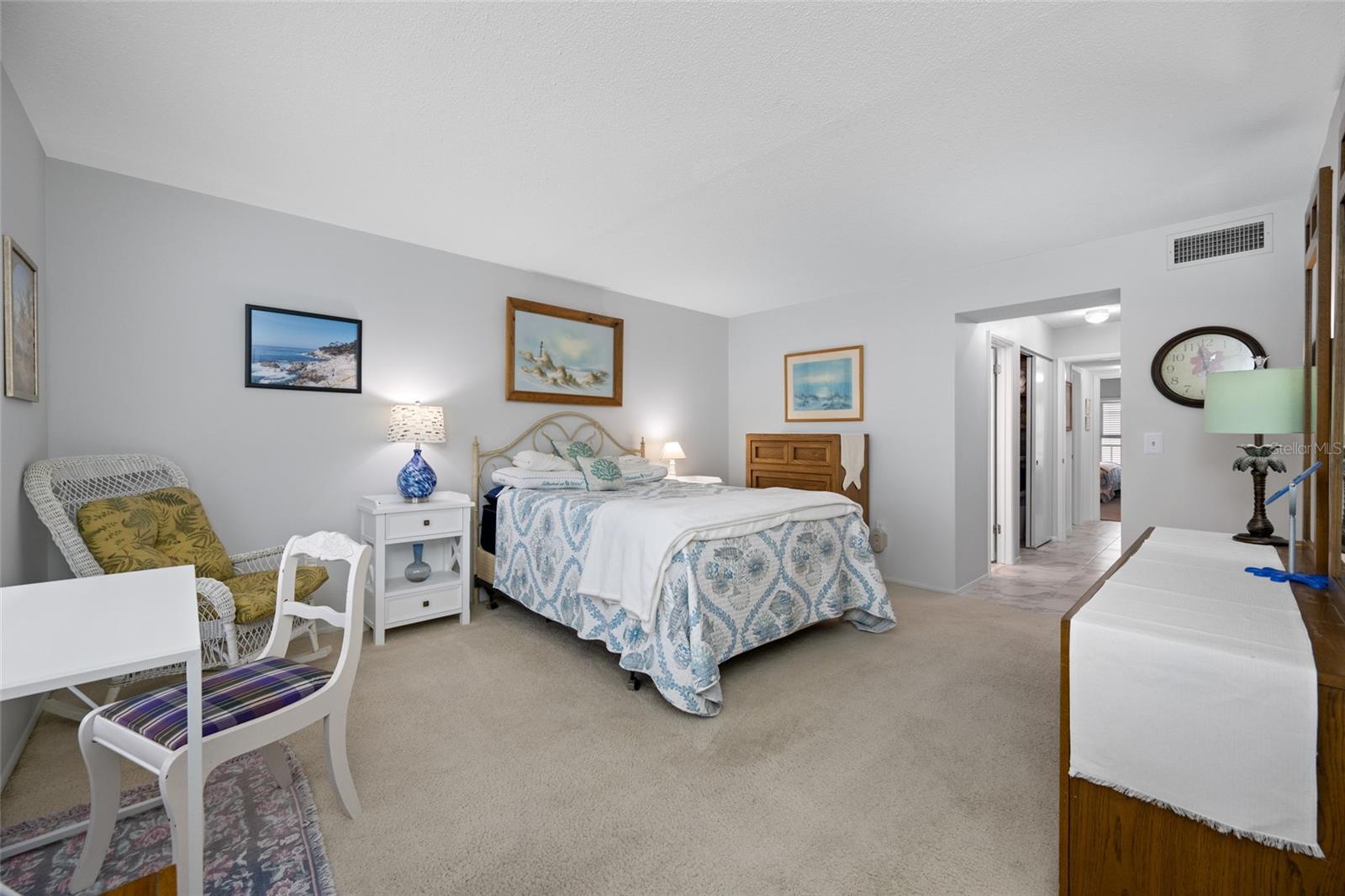 Image 24 of 65 For 121 Island Way 323