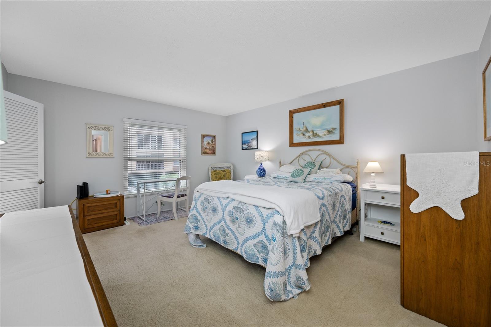 Image 25 of 65 For 121 Island Way 323