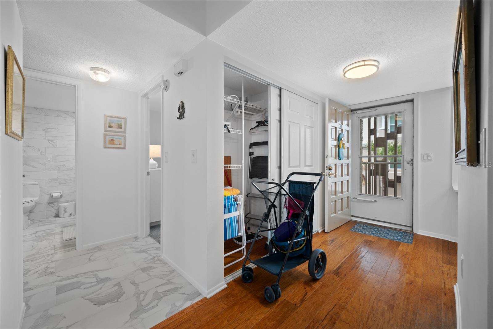 Image 28 of 65 For 121 Island Way 323