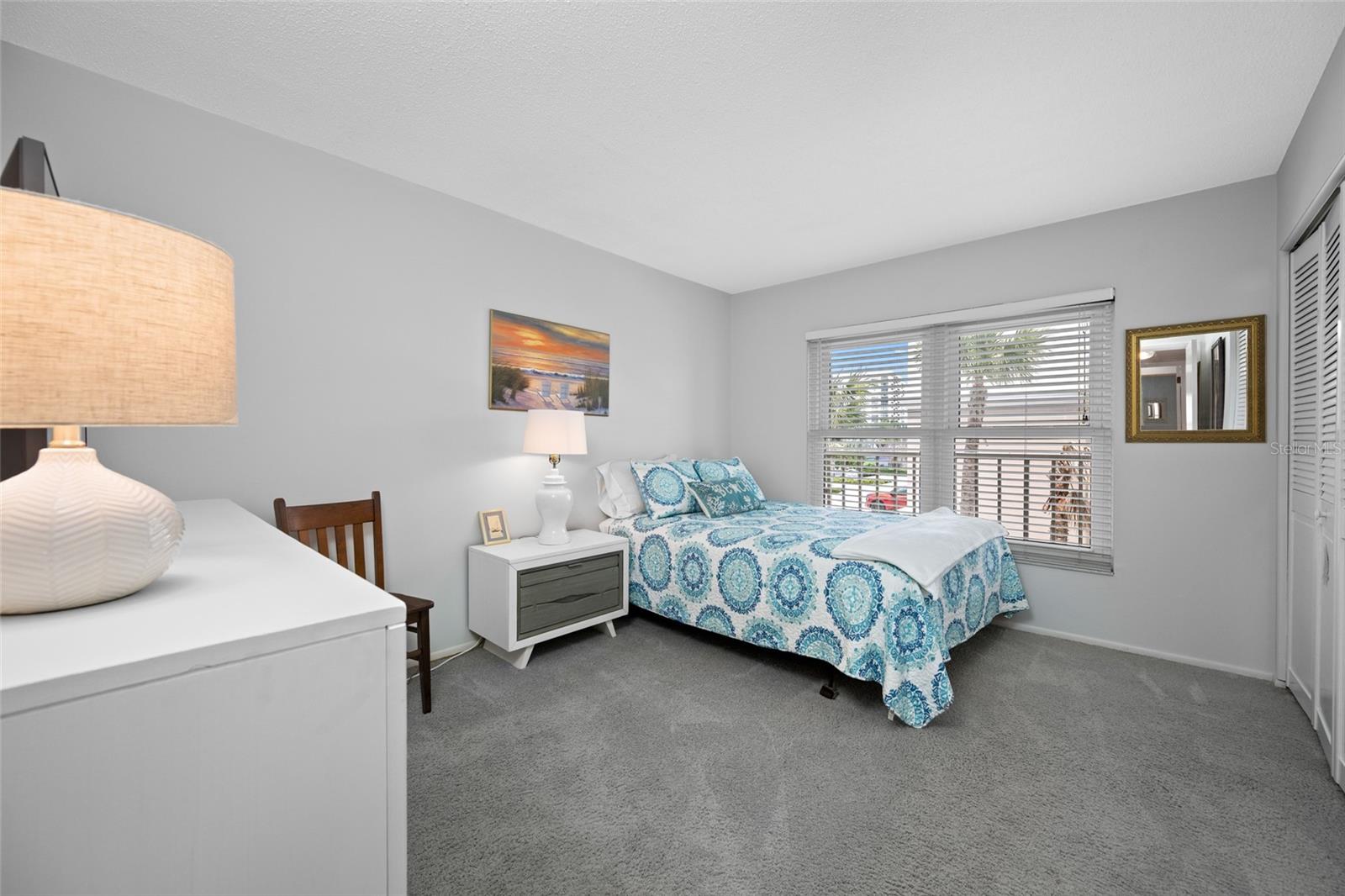 Image 29 of 65 For 121 Island Way 323