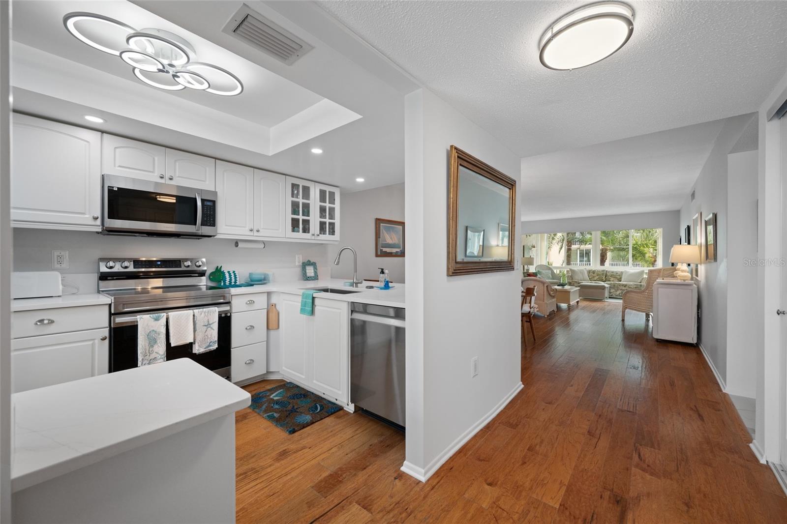 Image 3 of 65 For 121 Island Way 323