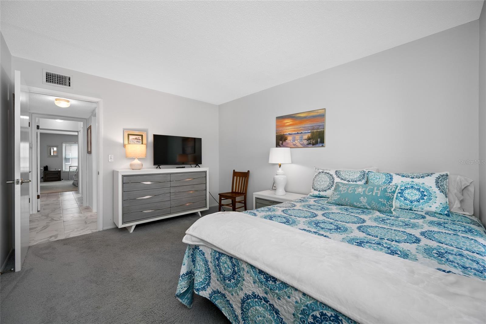 Image 32 of 65 For 121 Island Way 323