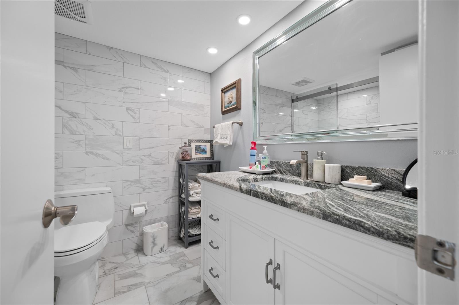 Image 33 of 65 For 121 Island Way 323