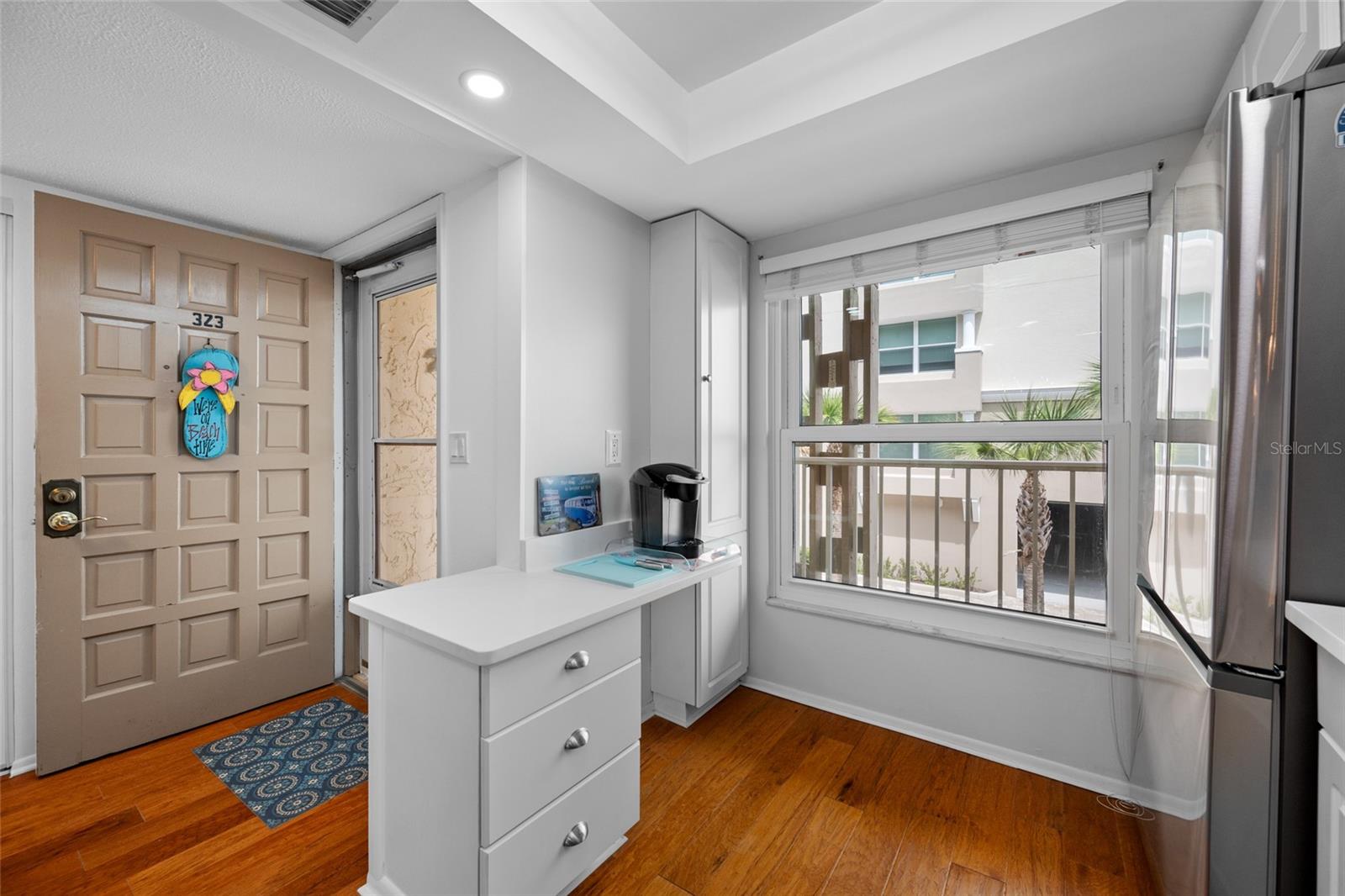 Image 4 of 65 For 121 Island Way 323