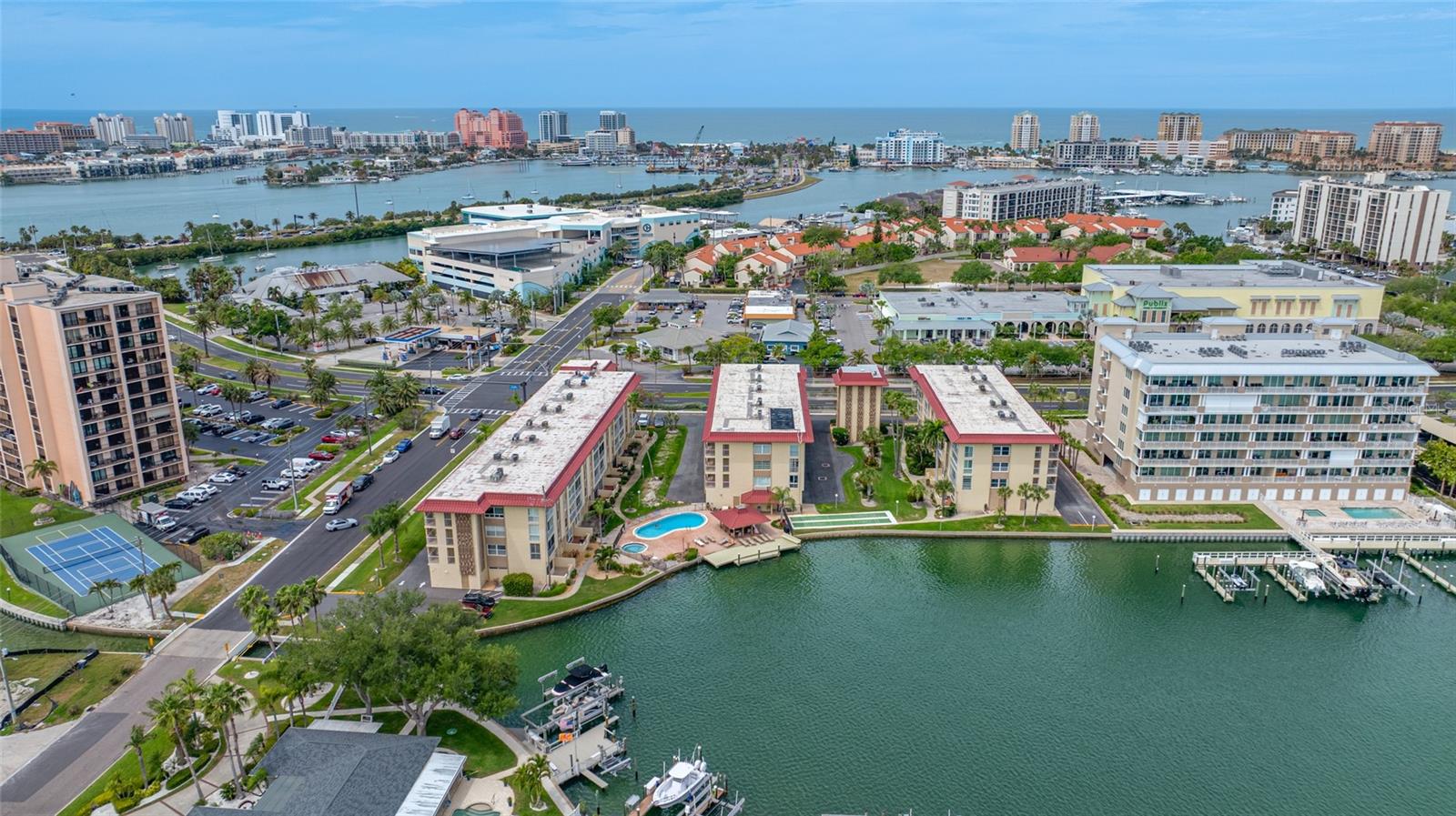 Image 46 of 65 For 121 Island Way 323