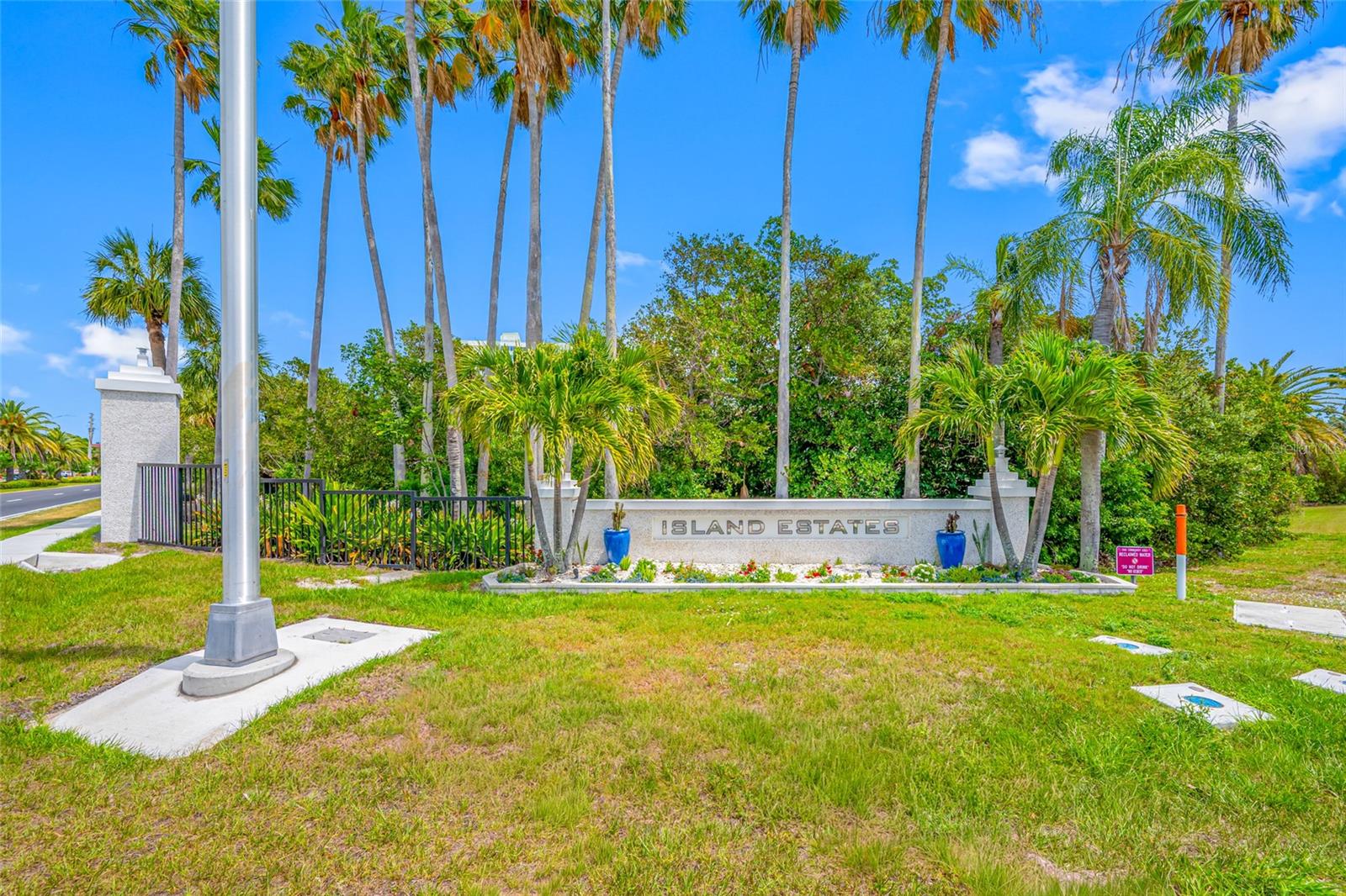 Image 47 of 65 For 121 Island Way 323