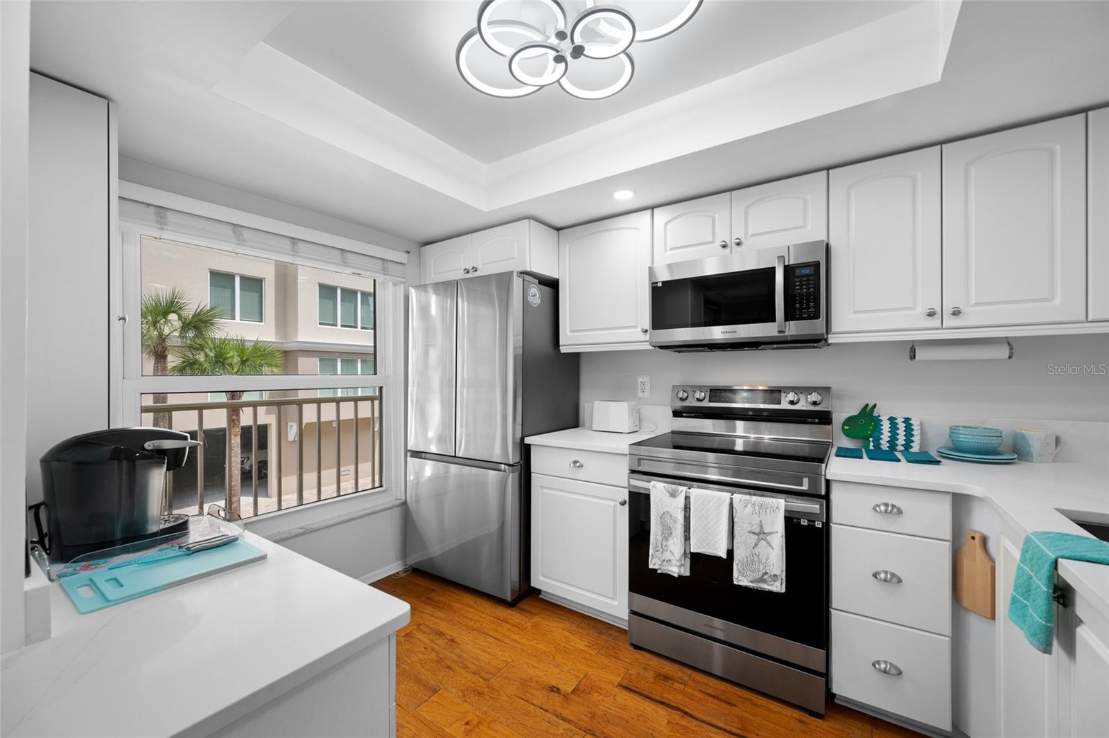 Image 5 of 65 For 121 Island Way 323