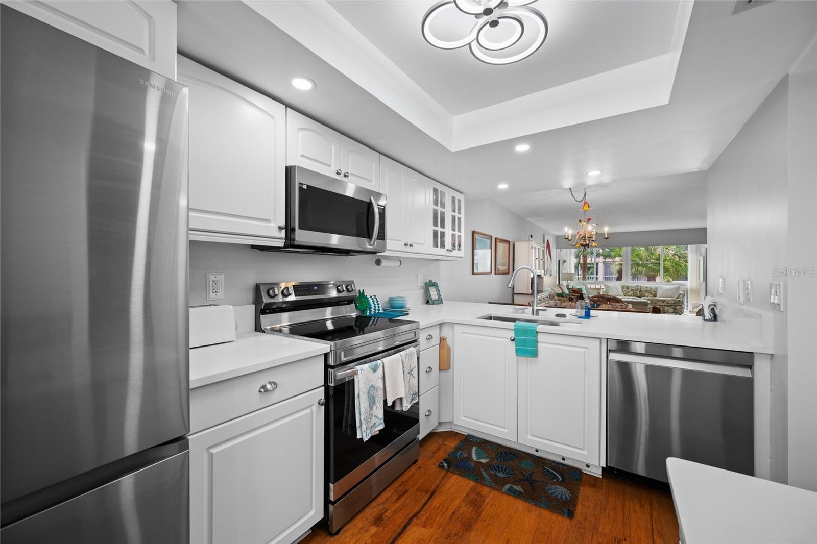 Image 7 of 65 For 121 Island Way 323