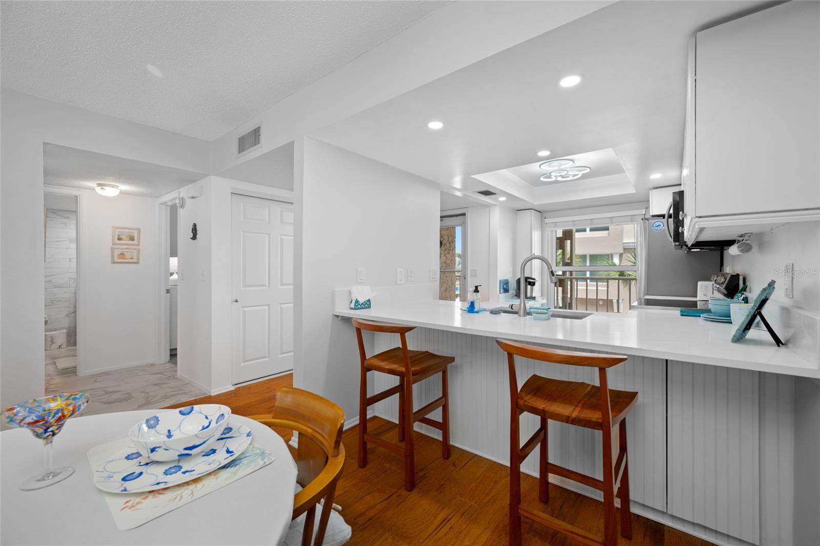 Image 8 of 65 For 121 Island Way 323