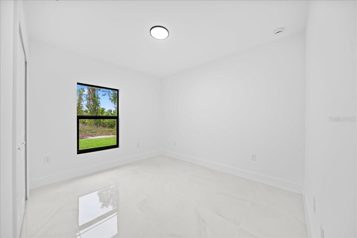 Image 12 of 36 For 4737-4739 25th Street Sw