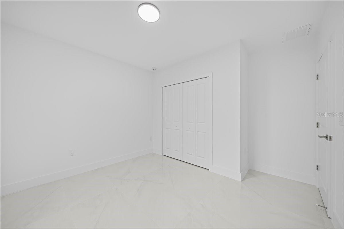 Image 15 of 36 For 4737-4739 25th Street Sw