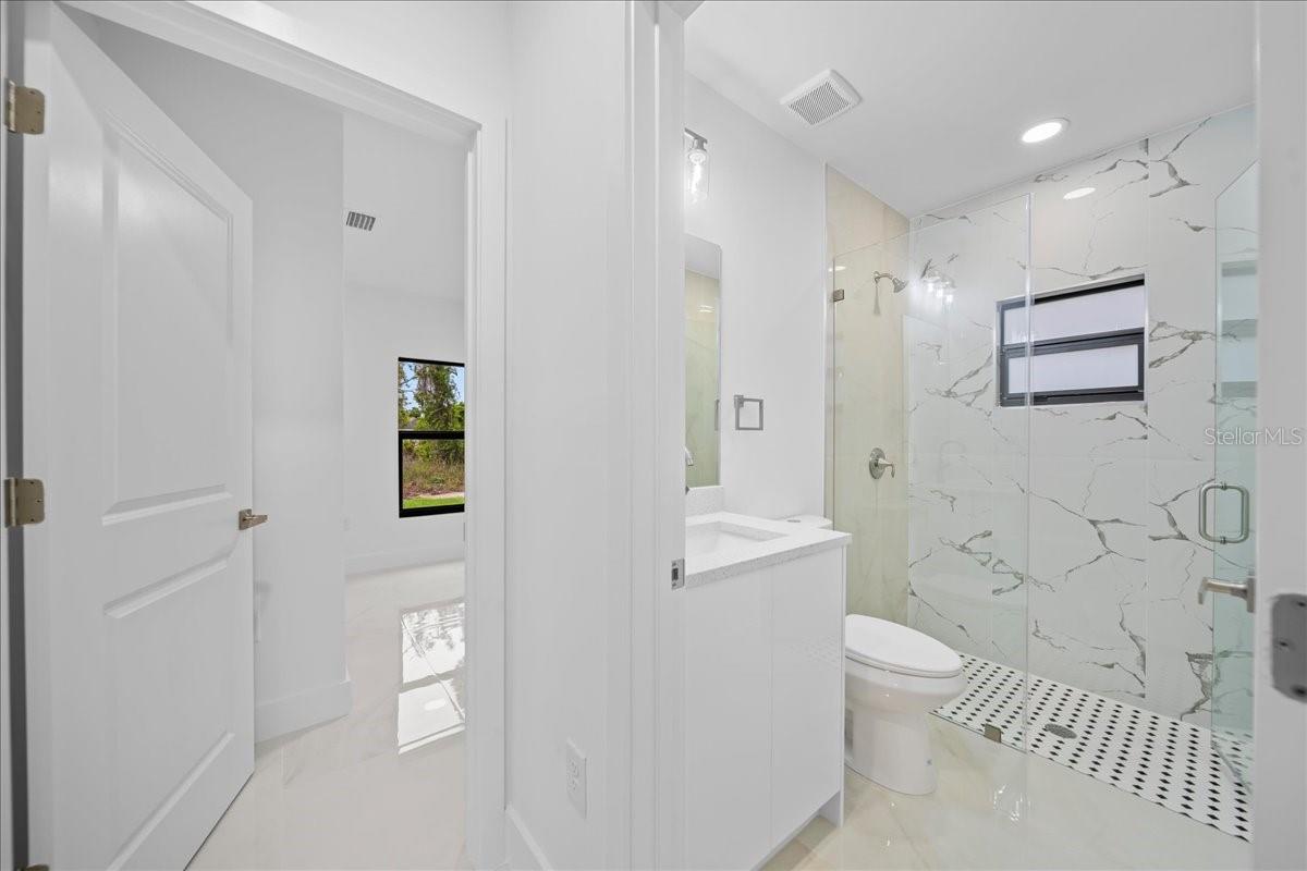 Image 16 of 36 For 4737-4739 25th Street Sw