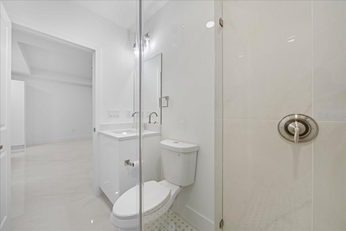 Image 18 of 36 For 4737-4739 25th Street Sw