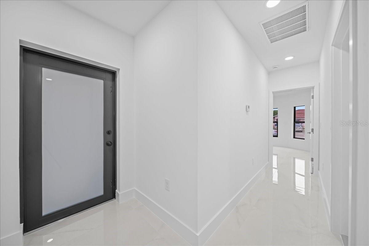 Image 19 of 36 For 4737-4739 25th Street Sw