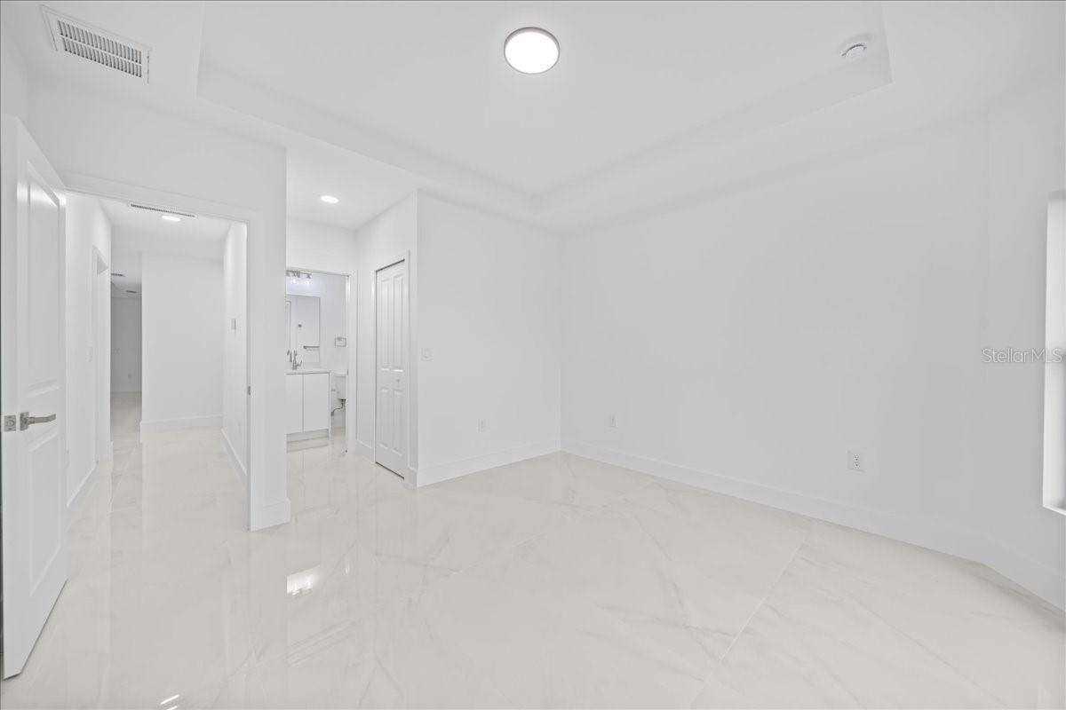 Image 21 of 36 For 4737-4739 25th Street Sw