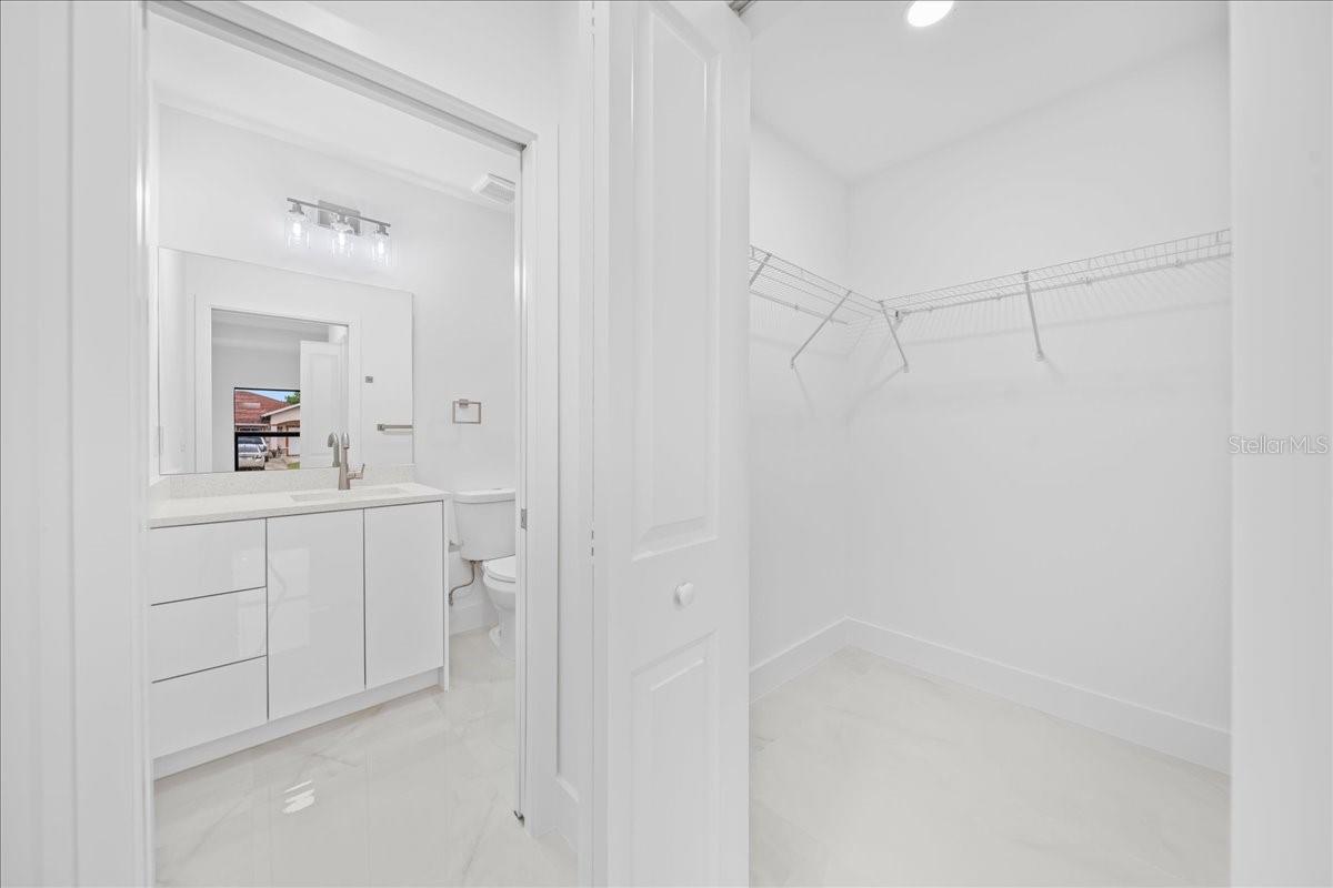 Image 23 of 36 For 4737-4739 25th Street Sw