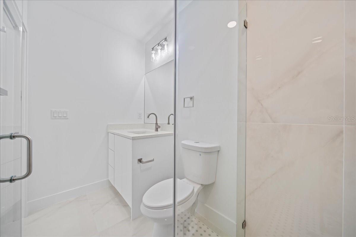 Image 25 of 36 For 4737-4739 25th Street Sw