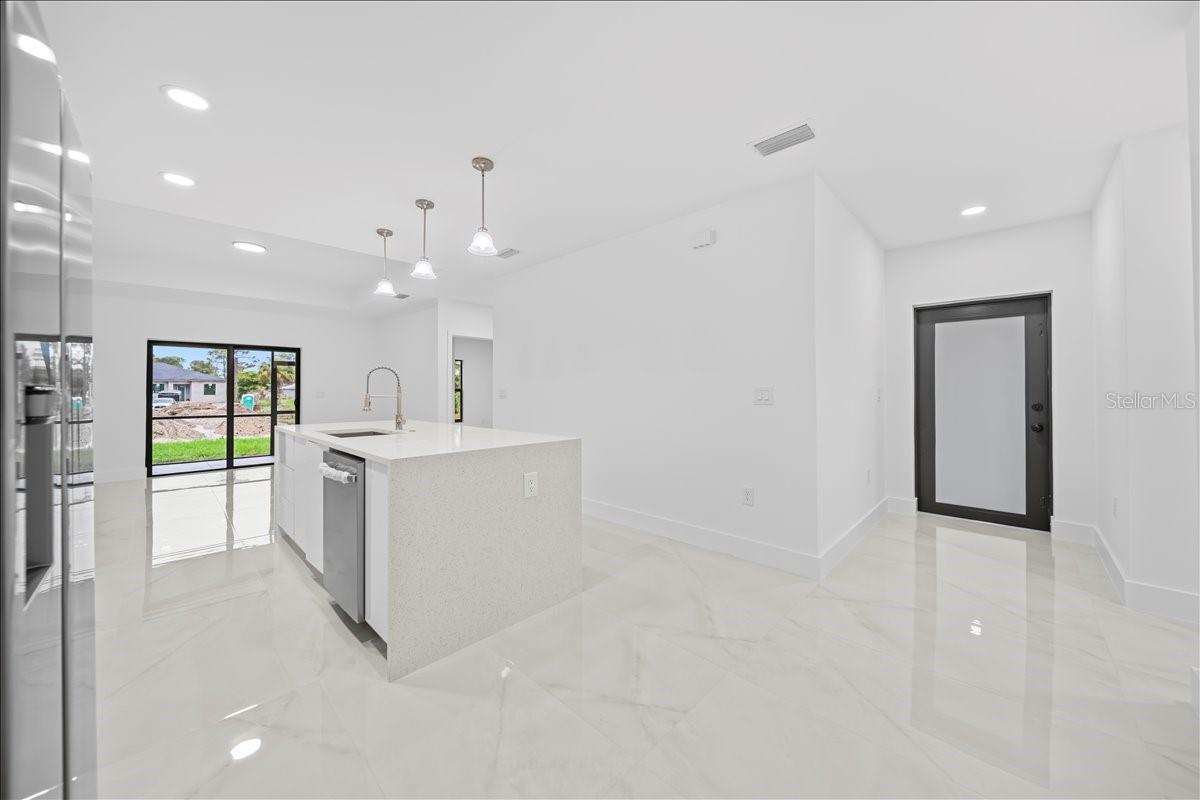 Image 7 of 36 For 4737-4739 25th Street Sw