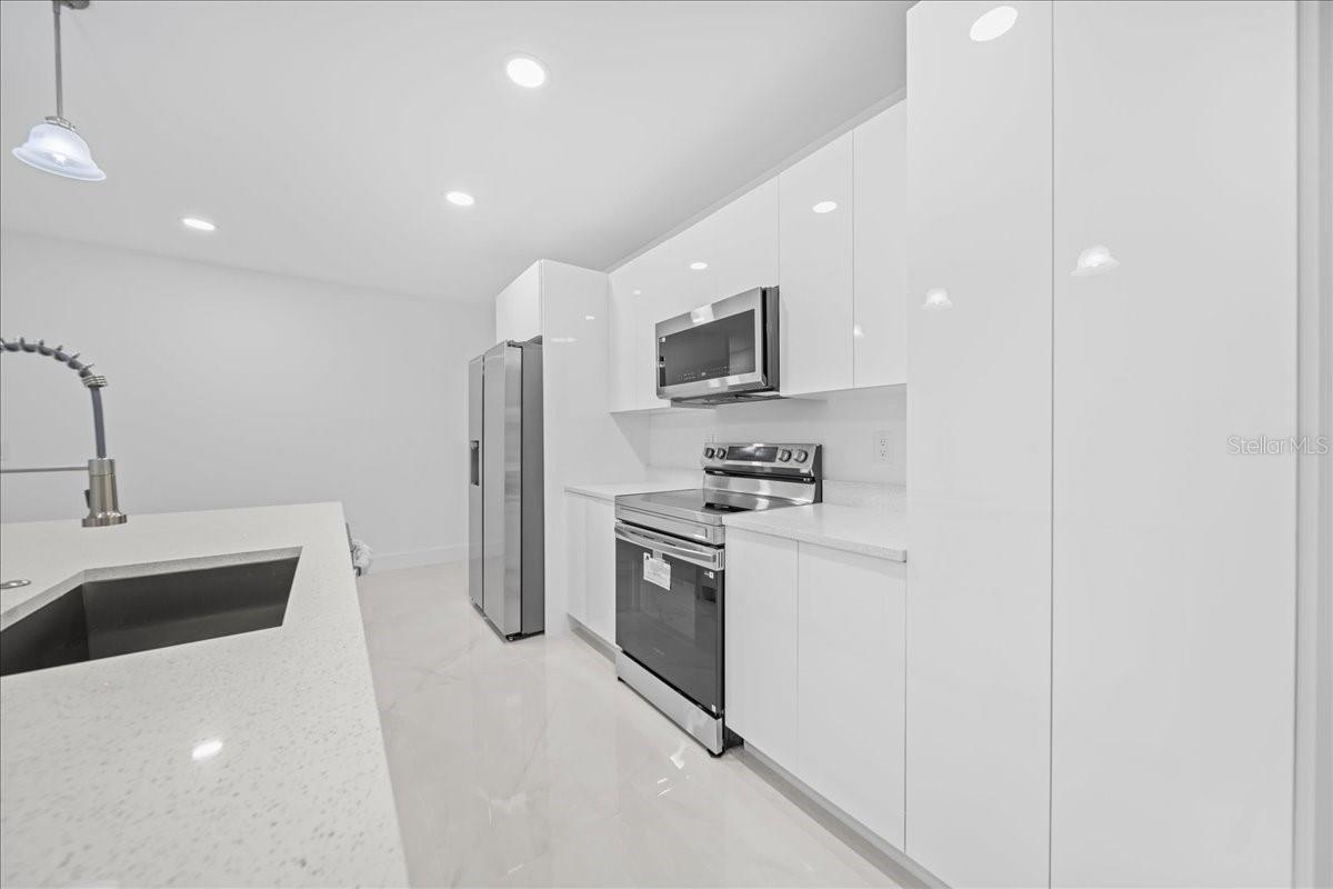 Image 8 of 36 For 4737-4739 25th Street Sw