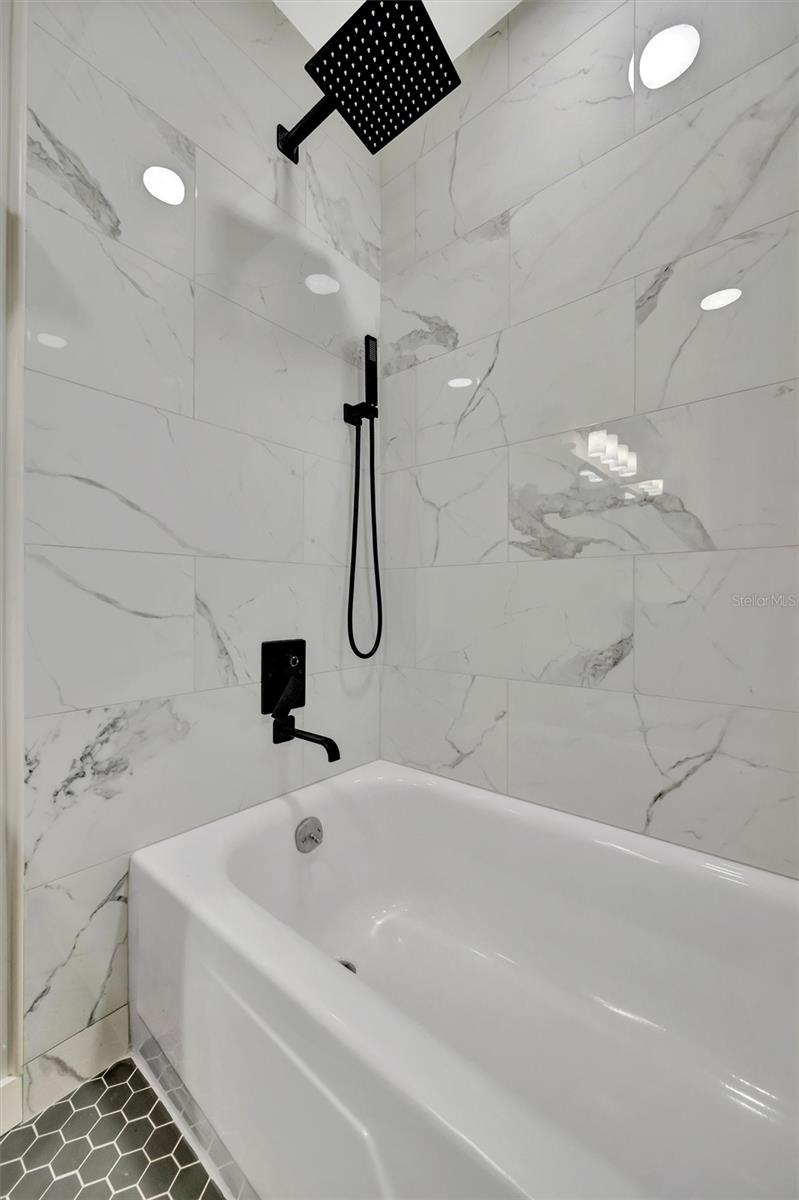 Image 36 of 57 For 565 55th Avenue Ne