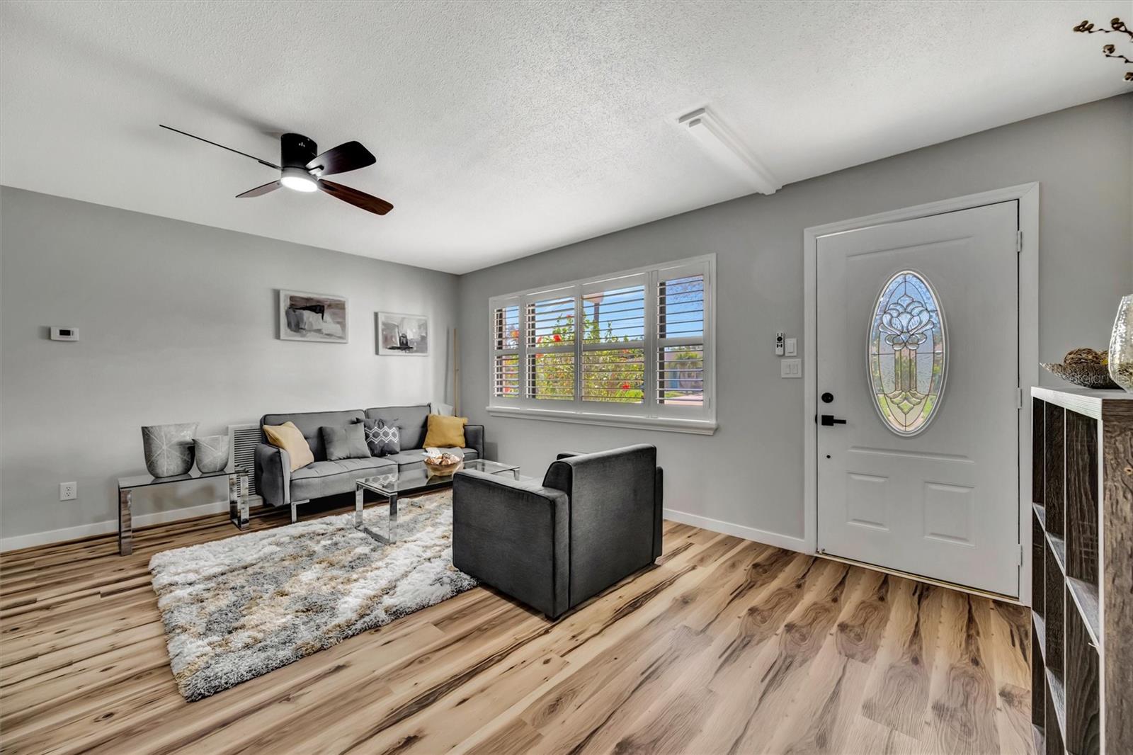 Image 5 of 57 For 565 55th Avenue Ne