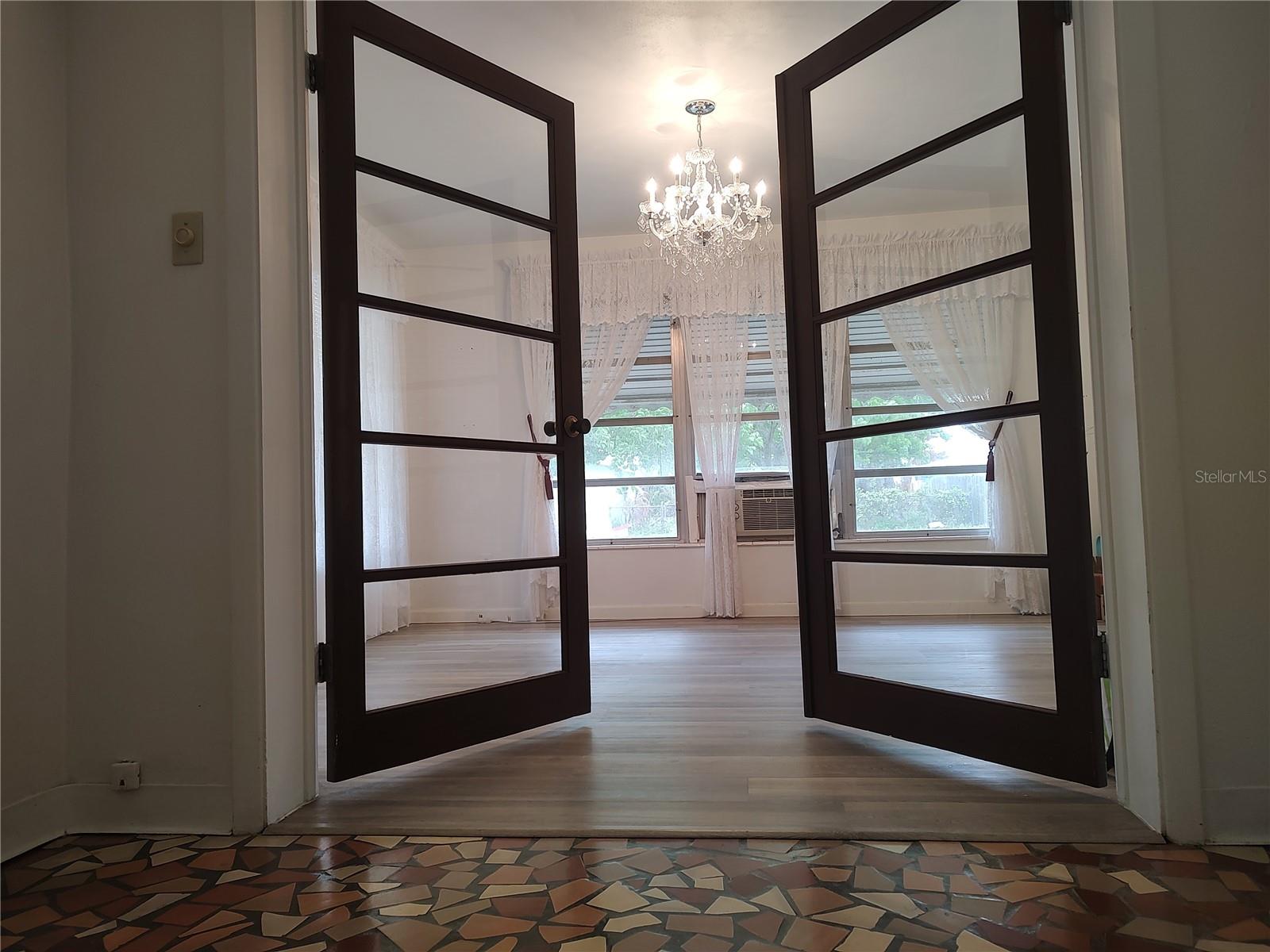 Image 10 of 18 For 508 Avenue I Se