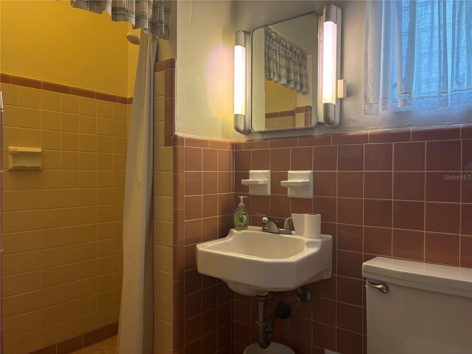 Image 15 of 18 For 508 Avenue I Se