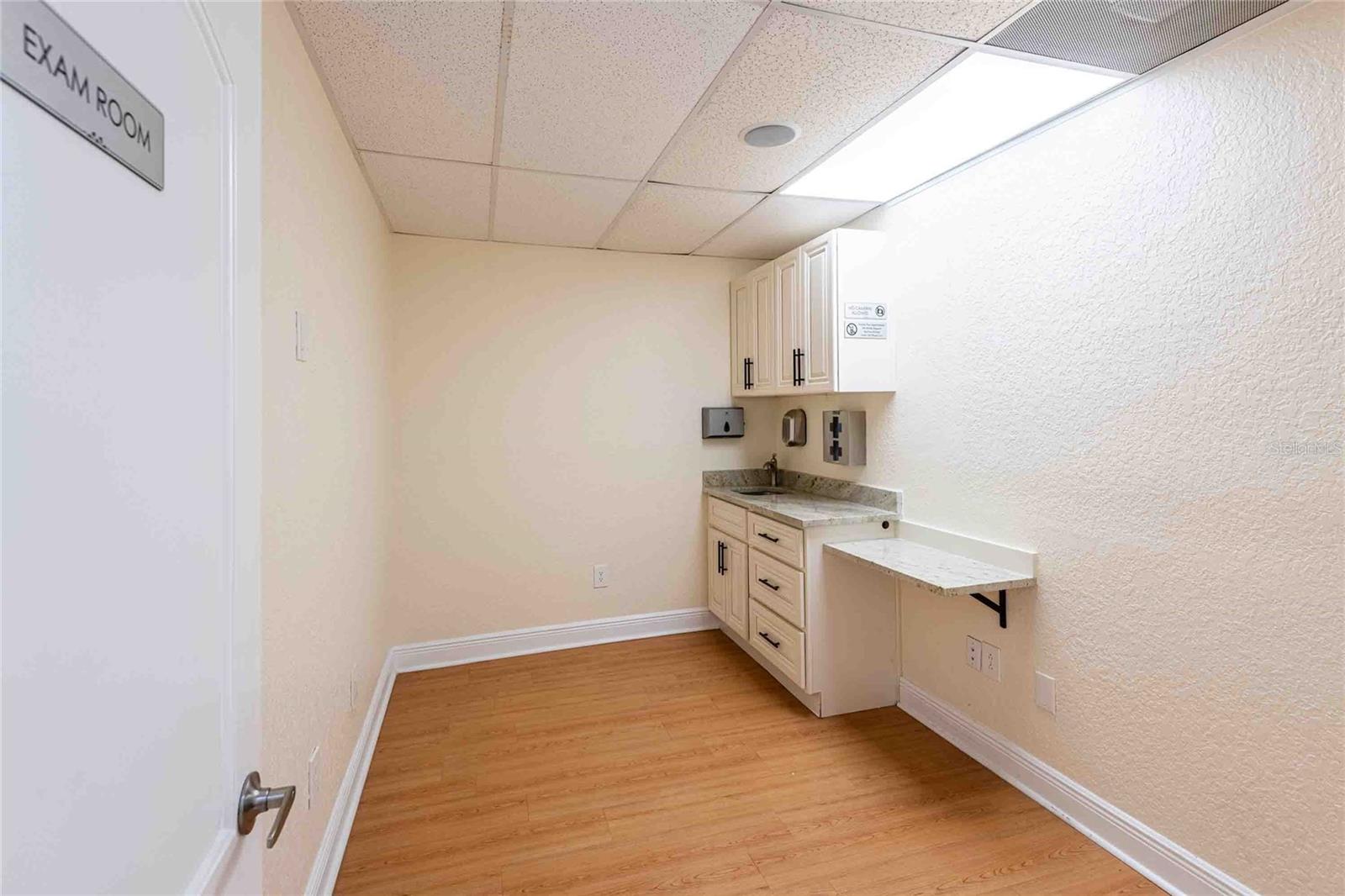 Listing photo id 15 for 4109 Armenia