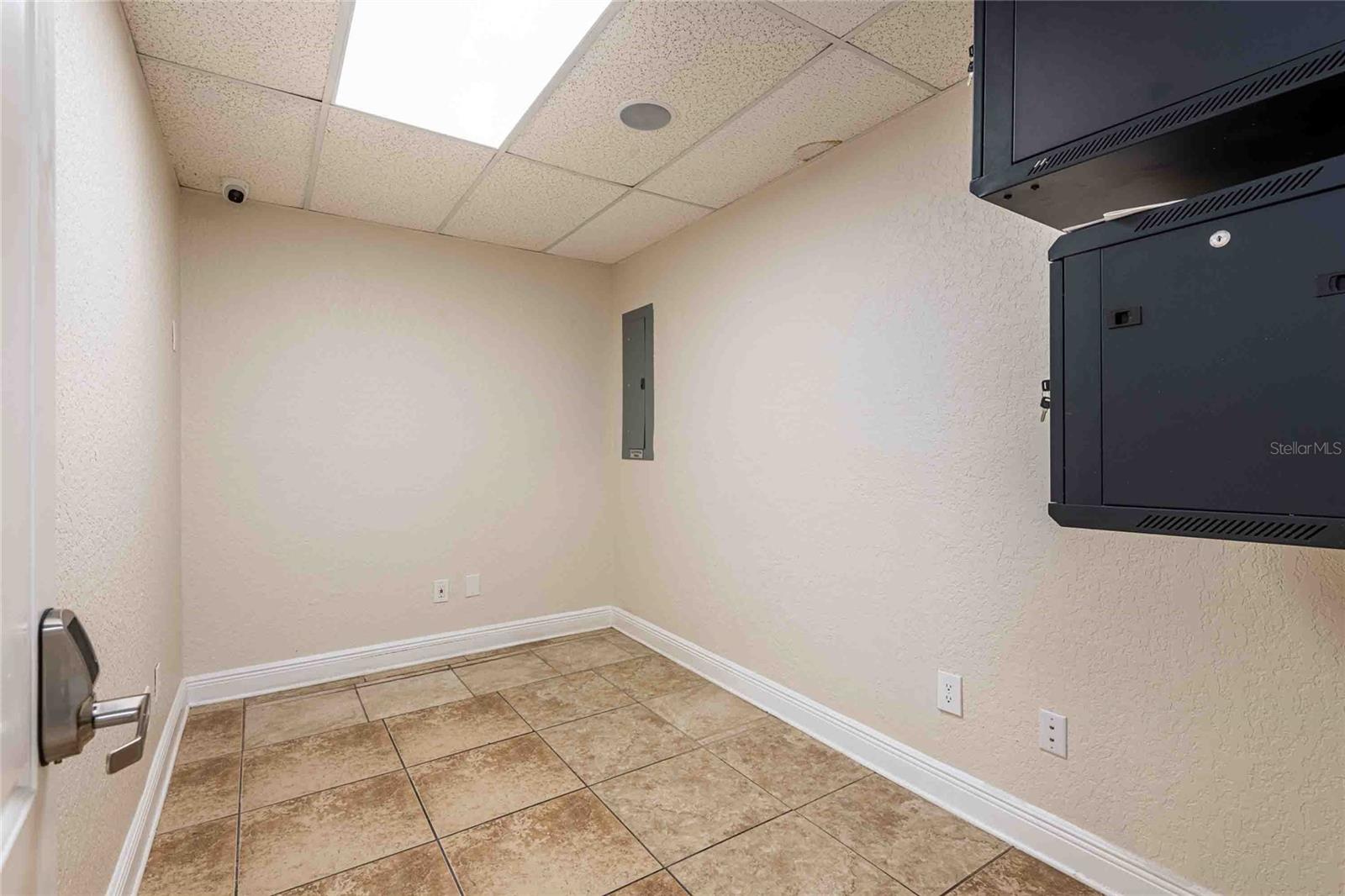 Listing photo id 17 for 4109 Armenia