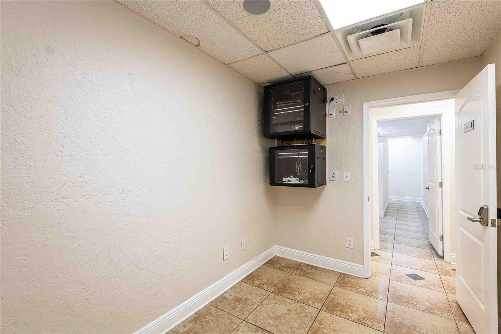 Listing photo id 18 for 4109 Armenia