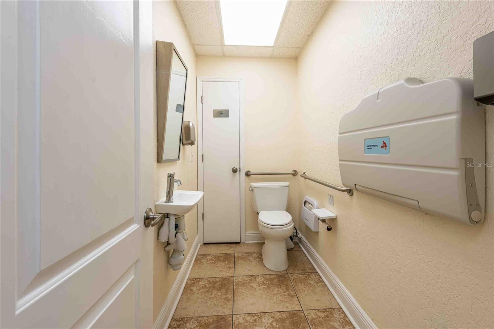 Listing photo id 19 for 4109 Armenia