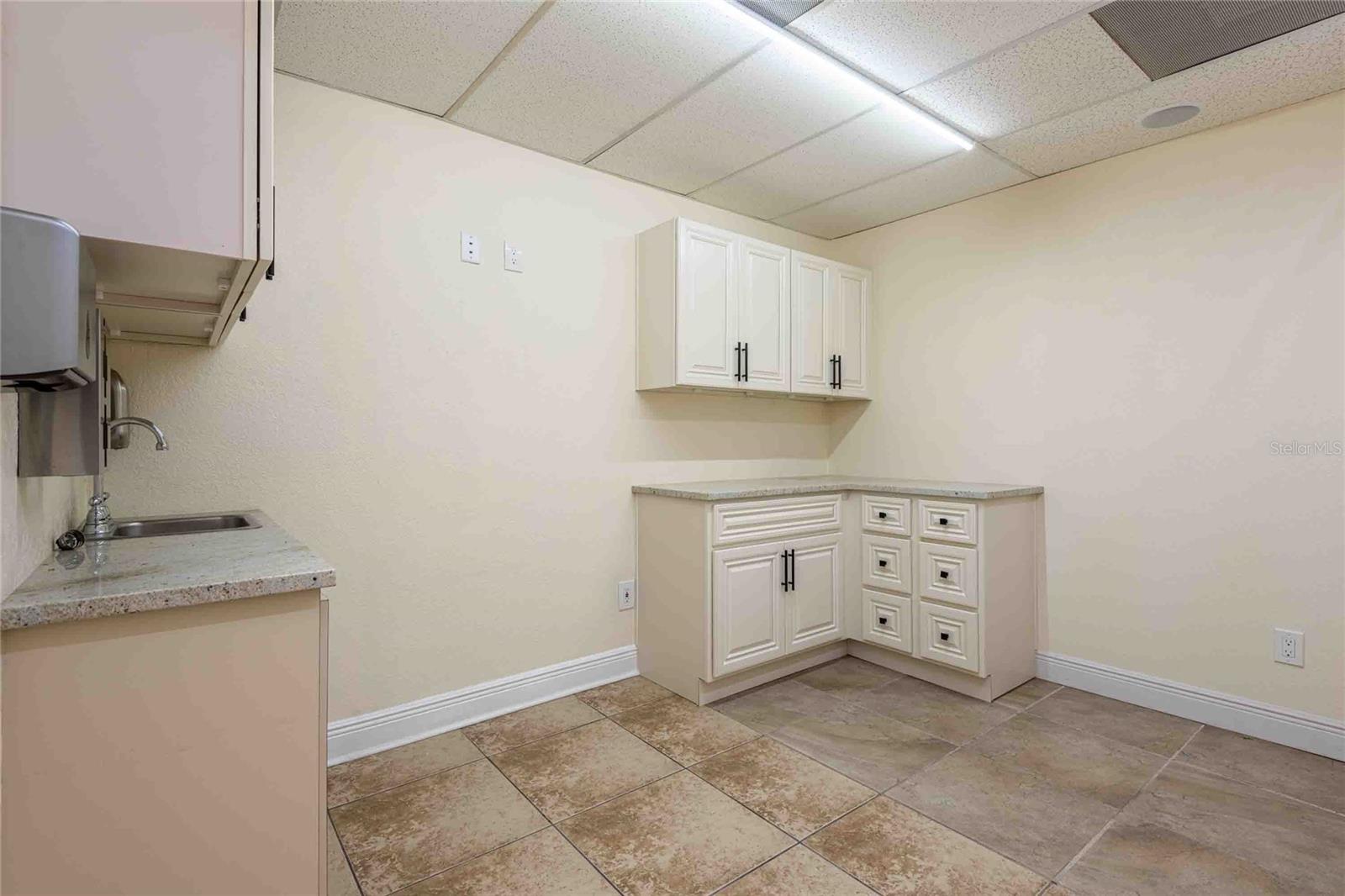 Listing photo id 21 for 4109 Armenia